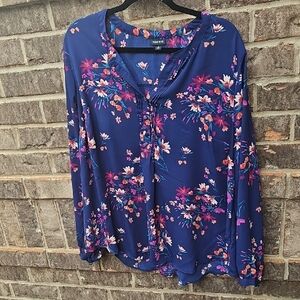 Torrid Georgette Pintuck Floral Blouse Size 2